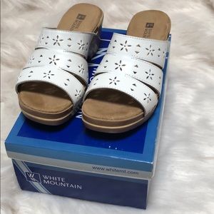 White mountain- wht leather Open toe clog sandals.